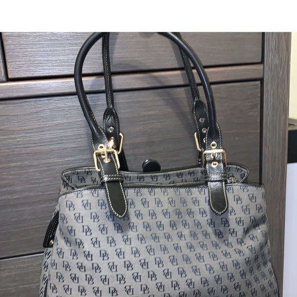 Dooney and Bourke MYSTERY BOX BAGS WALLETS AND Listing for a Live Show or offer - Picture 5 of 6